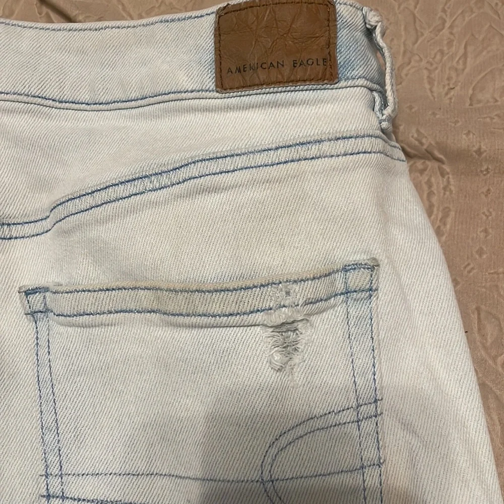 HIGH RISE AE JEANS! - Picture 2 of 4